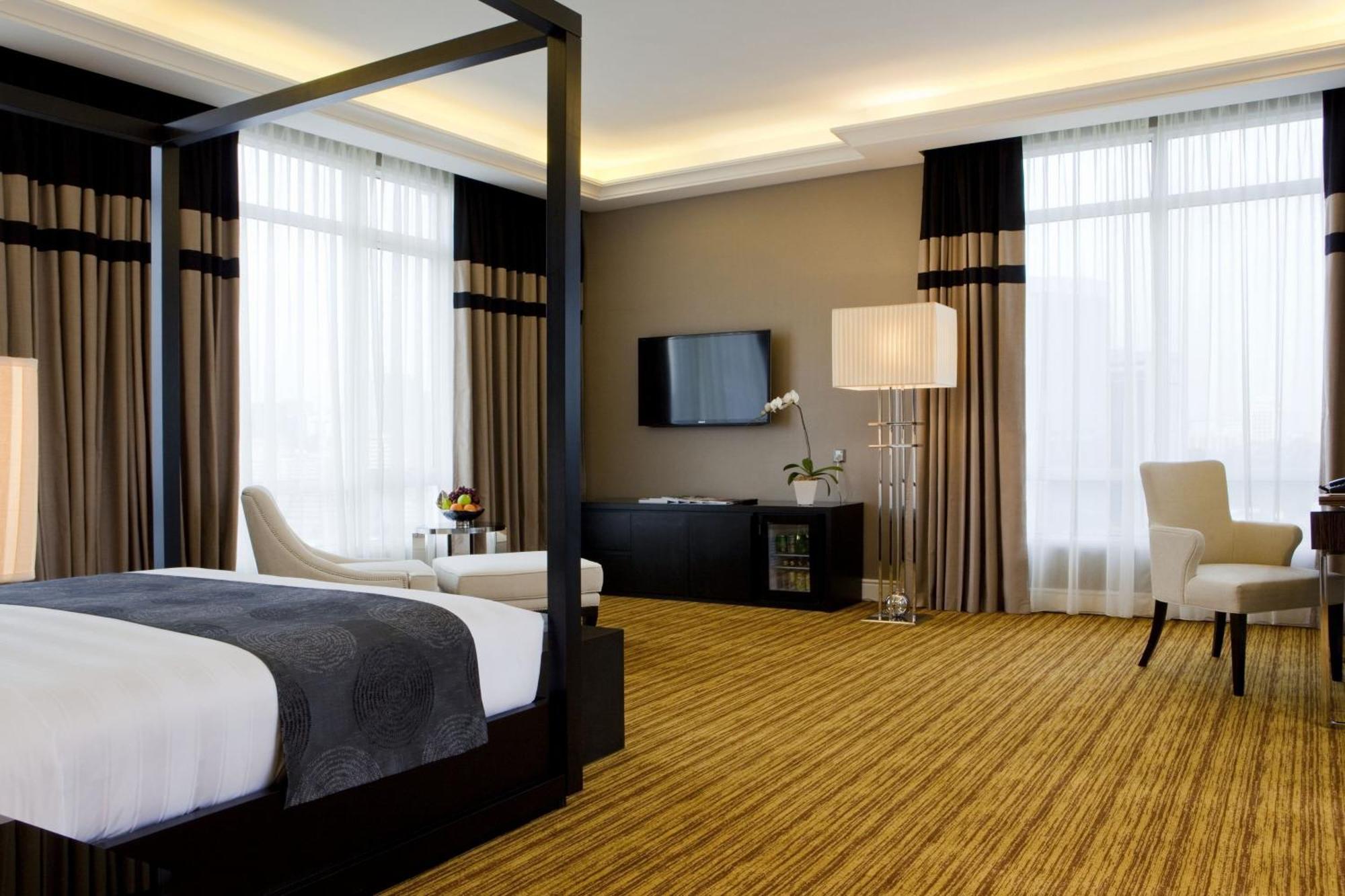 The Majestic Hotel Kuala Lumpur, Autograph Collection Buitenkant foto A room with carpet flooring