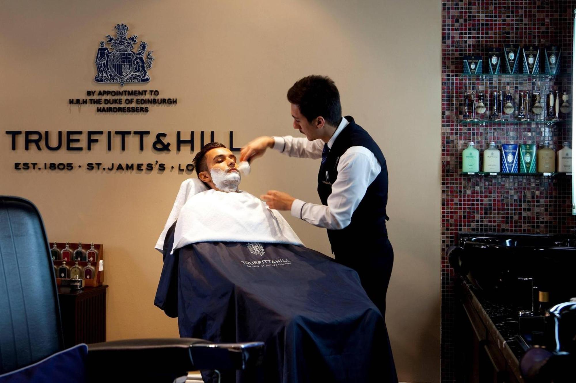 The Majestic Hotel Kuala Lumpur, Autograph Collection Buitenkant foto A wet shave at Truefitt & Hill, London